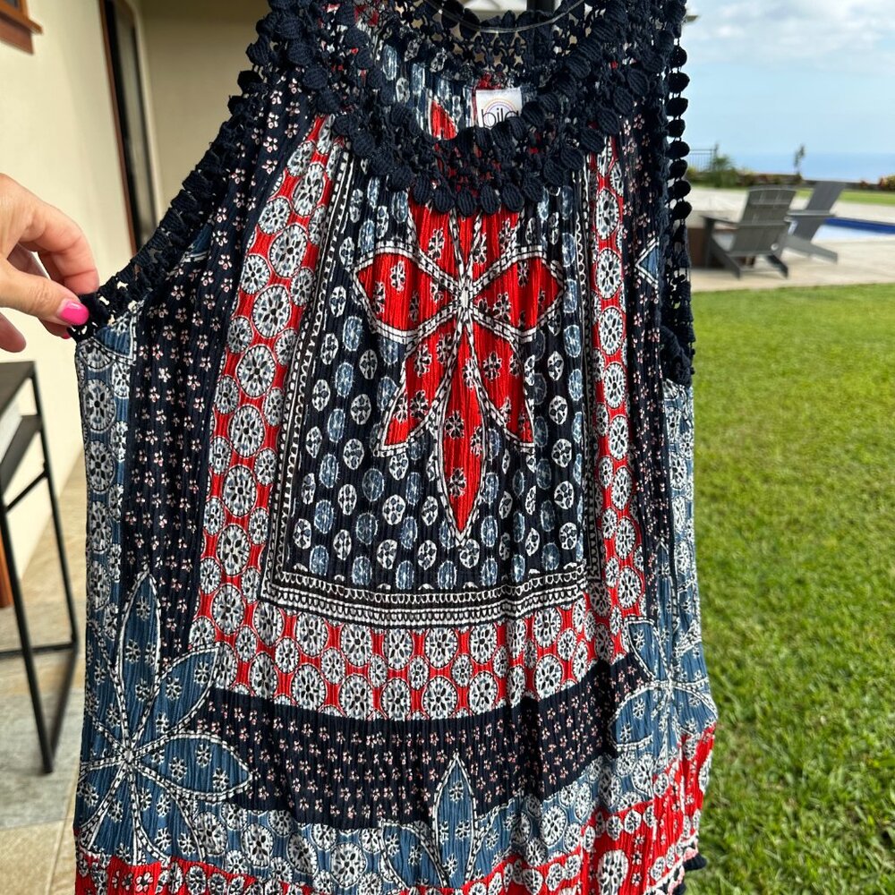 BILA LARGE Sleeveless blouse top w/ beautiful Crochet neckline Navy, red, white